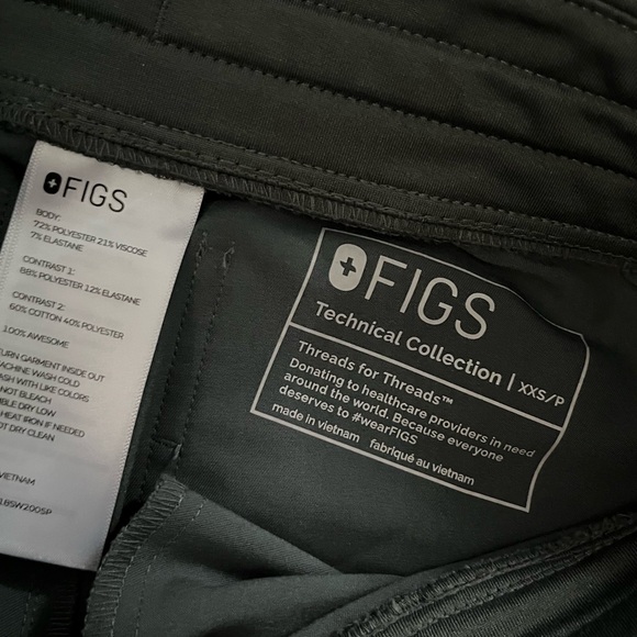 Women’s FIGS jogger pant scrub bottoms - Picture 2 of 3